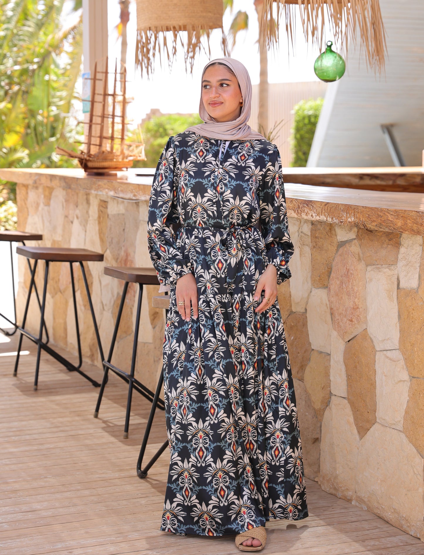 فستان ساتان منسدل - أسود