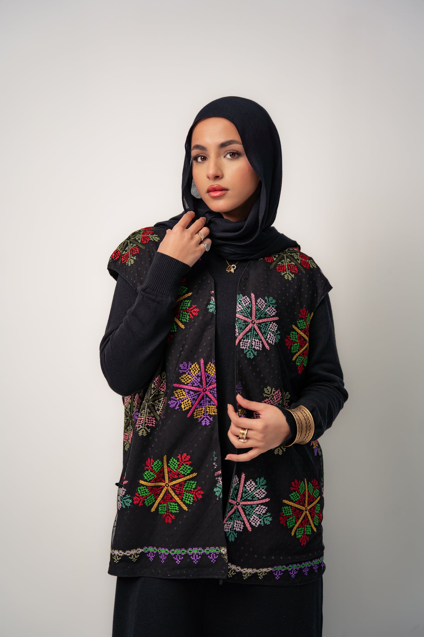 Embroidered Geometry Vest-Black