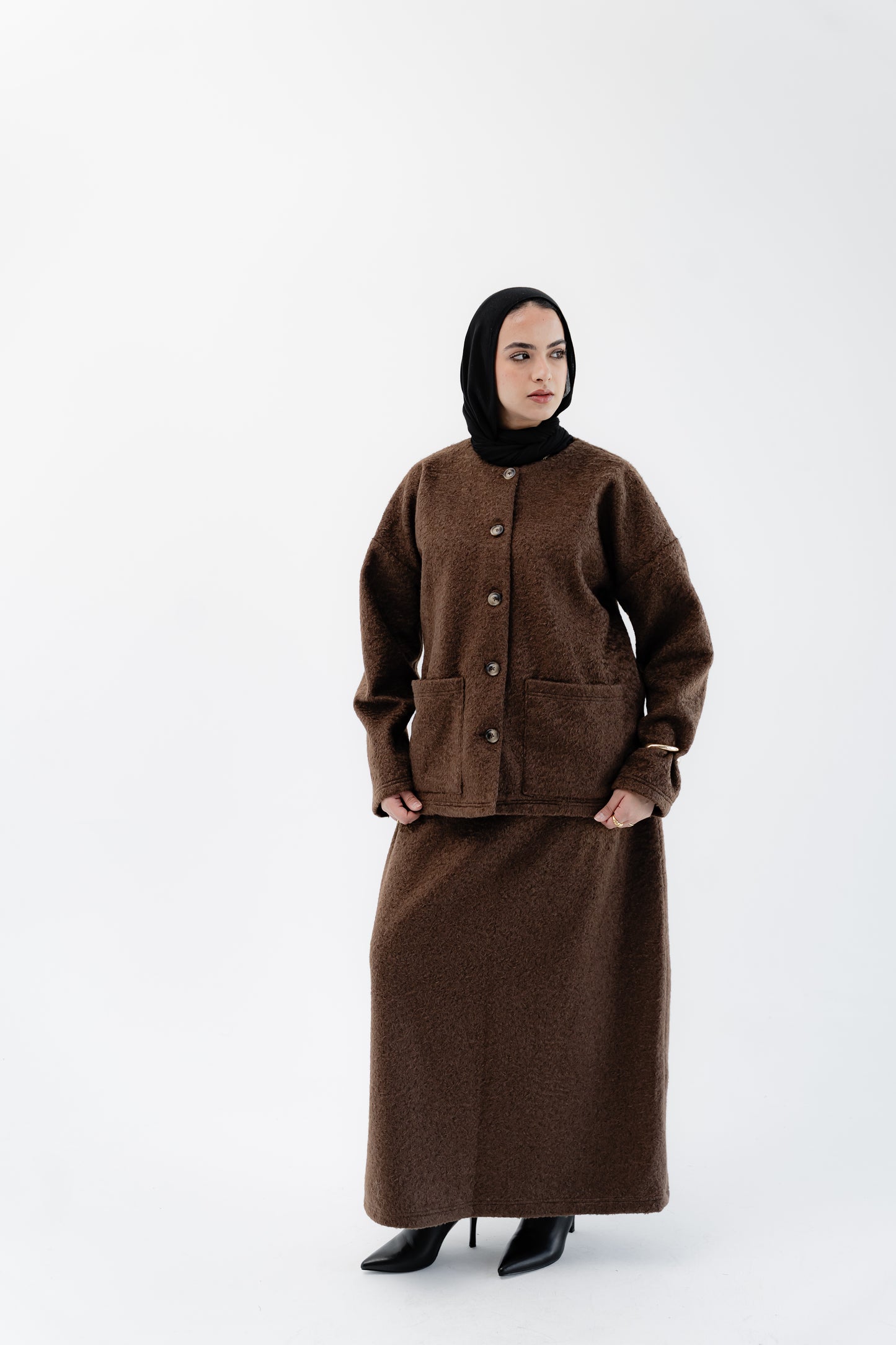 طقم قصّة بسيطة - بني داكن
