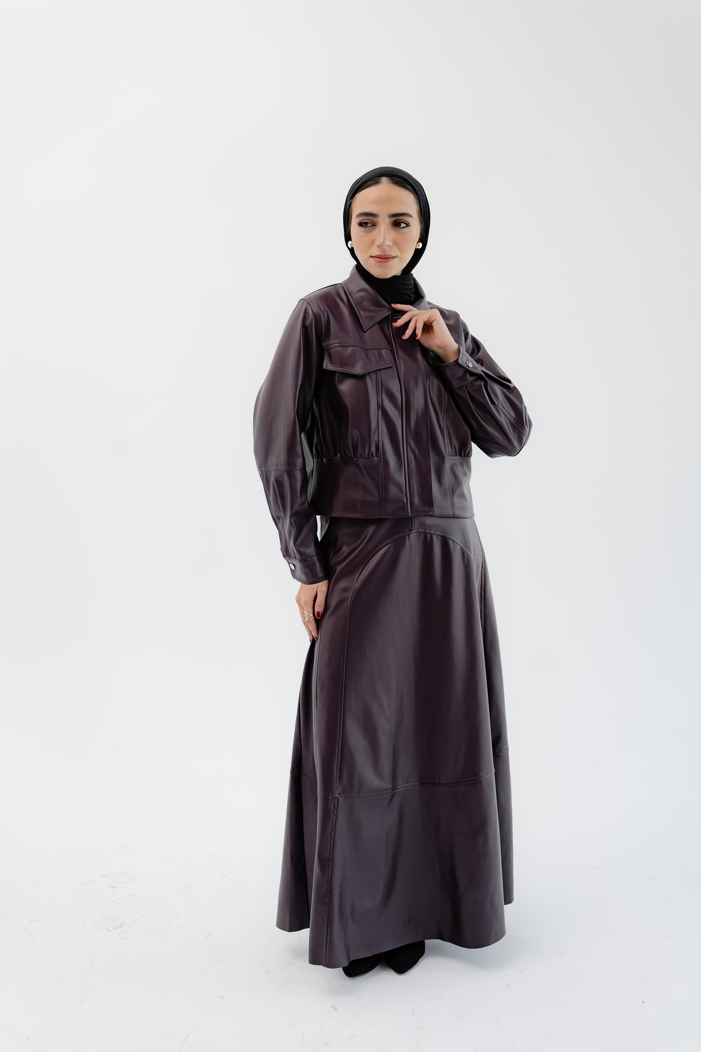 طقم جلدي - عنابي