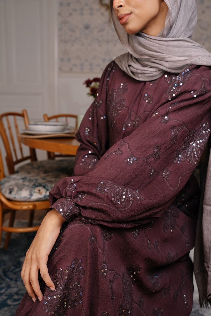 Sequin Detail Dress -Burghandy